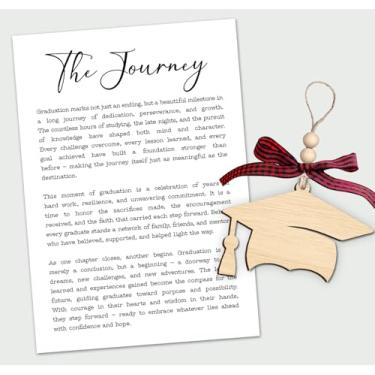 Imagem de Enfeite de boné de formatura - Cartão de história da jornada - Design de chapéu de formatura de madeira - símbolo de crescimento de conquistas e novos começos - Lembrança inspiradora celebrando marcos