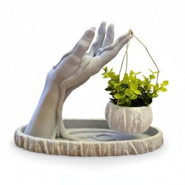 Imagem de Vaso Decorativo Mão da Mãe Terra: Elegância Marmorizada com Planta Suspensa