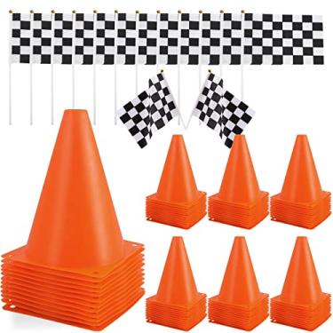 Imagem de 24 peças de cones de trânsito e bandeiras quadriculadas de corrida, 12 cones de trânsito de plástico, 12 bandeiras quadriculadas com bastões, cones esportivos laranja cones de treinamento de futebol