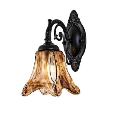 Imagem de Luminária de parede vintage com cúpula de cristal âmbar, base de metal, estilo arandela, para ambientes internos. Luminária retrô industrial floral para sala de estar, corredor e quarto.