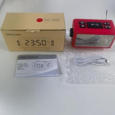 Imagem de Generic Despertador digital colorido com 7 cores e 4 cores que mudam 5 monitores LED grandes reguláveis com alarme duplo soneca data semana exibição rádio 70 canais saída USB dupla