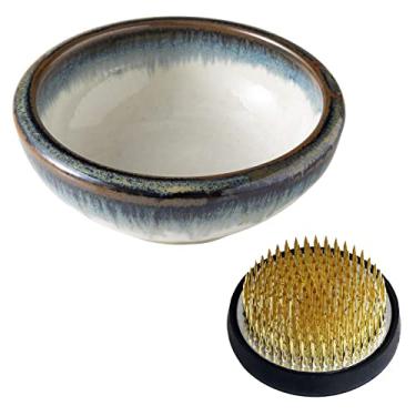 Imagem de Wazakura Kit de ferramentas essenciais da série Minoyaki japonês Ikebana com pequeno vaso de flores redondo de cerâmica e sapo Kenzan para arranjos florais - Kenzan branco e azul + Kenzan de latão de