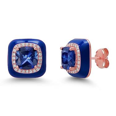 Imagem de Gem Stone King Made In Italy Brincos femininos de esmalte azul tanzanita banhado a ouro rosa 18K banhado a ouro rosa azul (almofada de 8 mm, 1/2 polegada), Metal Pedra preciosa, Tanzanita e zircônia