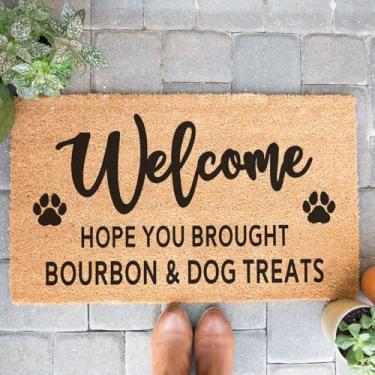 Imagem de GXGXZZZ Capacho engraçado de coco para decoração de varanda de porta da frente para o caminho de entrada, resistente, antiderrapante, ao ar livre, 76 x 45 cm (Hope You Brought Bourbon e petiscos para