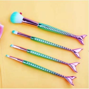 Imagem de Kit de Pincéis Sereia 4 Peças – Cerdas Macias, Design Cauda de Sereia, Acabamento Profissional, Make Sem Marcas, Ideal para Base, Pó, Blush e Sombra – Presente Criativo e Charmoso
