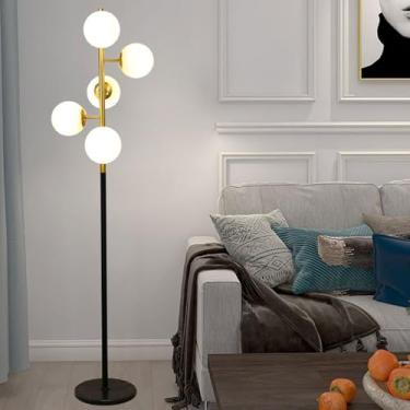 Imagem de Luminária de chão criativa com múltiplas lâmpadas e cúpula de vidro branco, ideal para leitura em ambientes internos. Perfeita para salas de estar e quartos, possui base de mármore e interru