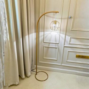 Imagem de Luminária de Chão Abajur Nívia Metal Cúpula Aramada Design Industrial Retrô Elegância Modernidade