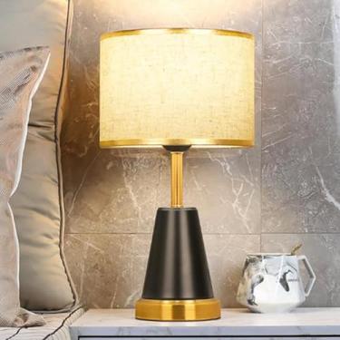 Imagem de Luminária de mesa nórdica moderna com personalidade e criatividade para sala de estar, quarto, escritório, casa de campo ou hotel, com LED (Estilo 4)