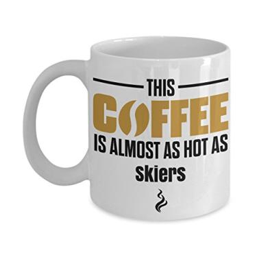 Imagem de Presente para esquiadores - Caneca de café This Coffee is Qumost as Hot as Skiers