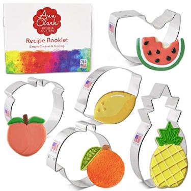 Imagem de Ann Clark Cookie Cutters Conjunto de 5 peças de cesta de frutas com folheto de receitas, limão, pêssego, abacaxi, melancia e laranja