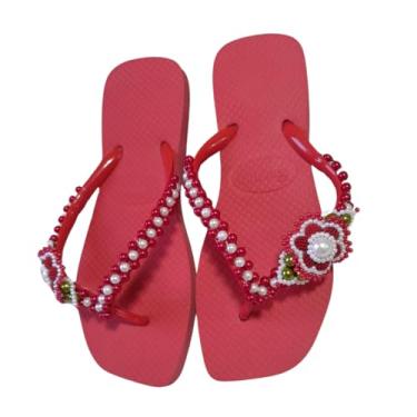 Imagem de Chinelos Personalizados Com Pérolas Típico Clima Tropical Havaiano Os Chinelos BDC foram desenvolvidos com solado macio e flexível confeccionado em 100% borracha SBR vermelho