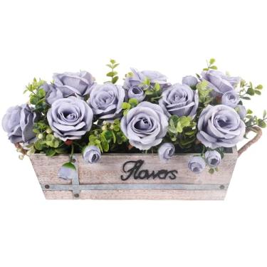 Imagem de CANCLEAR Decoração de mesa de centro de mesa bandeja de madeira rústica com 3 flores artificiais de rosas azuis empoeiradas e eucalipto falso para sala de jantar, casa de fazenda, sala de estar