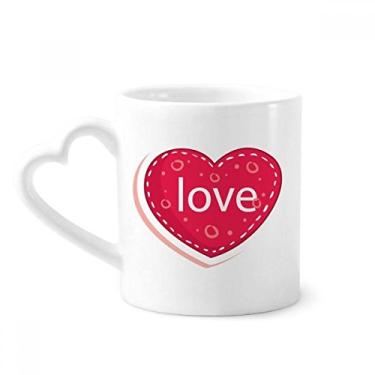 Imagem de Caneca de coração rosa do Dia dos Namorados com coração e coração de vidro para bebidas