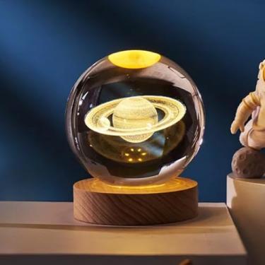 Imagem de Luminária Cristal de Mesa Sistema Solar Saturno Lua Galáxia LED Base Madeira Enfeite Decorativo Casa(Saturno)