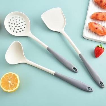 Imagem de Conjunto de utensílios de cozinha de silicone de 3 peças, com cabo de madeira resistente ao calor, espátula de silicone antiaderente, concha viradora, pode ser lavada na lava-louças (branco e cinza)