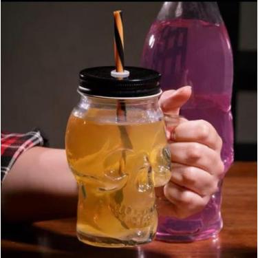 Imagem de Caixa com 12 canecas caveira de vidro com tampa e canudo 450ml - Lyor