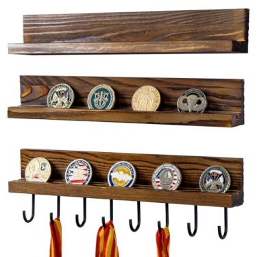 Imagem de MyGift Suporte de moeda rústico de madeira maciça queimada montada na parede – suporte de exibição de fichas de cassino com ganchos de medalha de metal preto fosco, conjunto de 3 peças