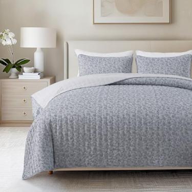 Imagem de Soul & Lane Conjunto de colcha de algodão Blue Whisper – King Size com 2 fronhas, edredom acolchoado geométrico, colcha de diamante moderna leve em tons de azul, roupa de cama costurada com diamante