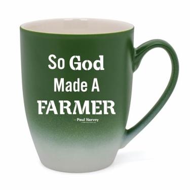 Imagem de Elanze Designs Caneca So God Made A Farmer Two Toned Ombre Matte 283.5 g New Bone China Coffee Tea Cup para sua bebida matinal favorita, verde e branco