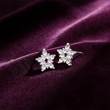 Imagem de Brincos femininos em forma de estrela de cinco pontas com design de diamante falso brilhante, fofos e exclusivos, adequados para o dia a dia e qualquer ocasião.