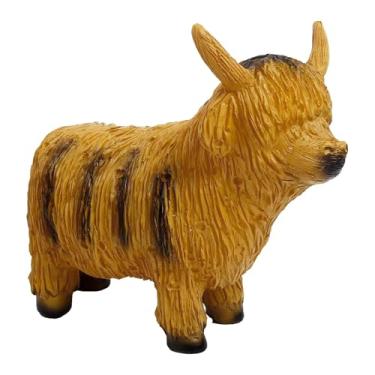 Imagem de KiBcsLic Estátua iluminada de vaca Terras Altas, ornamento para jardim, decoração externa, escultura de animal para armário, decoração de Natal, casa de