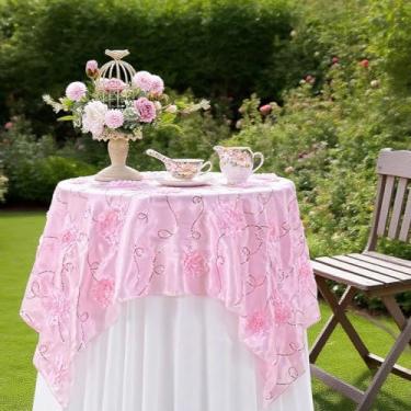 Imagem de Fanqisi Toalha de mesa quadrada rosa, roseta 3D, cetim, 127 x 127 cm, toalha de mesa floral para casamentos, aniversários, cerimônias ao ar livre, decorações de festa de aniversário