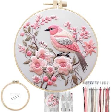 Imagem de FONNUY Kit de bordado para iniciantes, kits de padrões pré-estampados de flores de beija-flor para adultos com aro, bordado de linha colorida fácil de seguir, argola de 20 cm (rosa-claro)