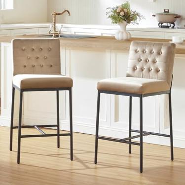 Imagem de CHITA Conjunto de 2 bancos de bar de metal, 67 cm com altura de balcão com costas adornadas, banquetas modernas de veludo com pernas de metal para ilha de cozinha e sala de jantar, tecido caramelo