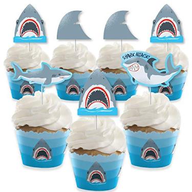 Imagem de Big Dot of Happiness Shark Zone – Decoração de cupcake – Kit de embrulhos de cupcake e palitos de guloseimas para a semana de visualização do tubarão - Conjunto com 24