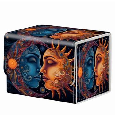 Imagem de RMJKXQZG Caixa de cartas MTG com ímã forte, caixa de baralho mágico TCG até 200 cartas, padrão criativo, caixa de armazenamento para jogos de cartas colecionáveis, cartas de tarô de sol e lua estrelas