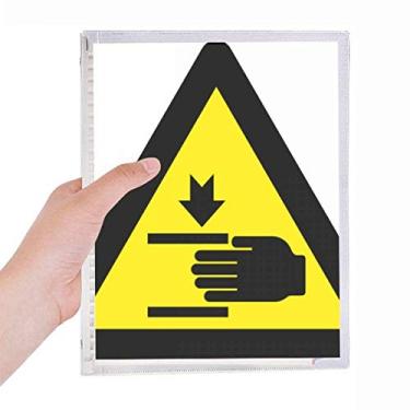 Imagem de Caderno de anotações de folhas soltas e pretas com símbolo de aviso