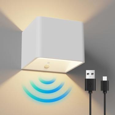 Imagem de GCDFGV Luz de parede operada por bateria, luz de parede com sensor de movimento, arandela de parede LED recarregável por USB sem fiação, magnética, sem fio, branco quente, para quarto, sala de estar,