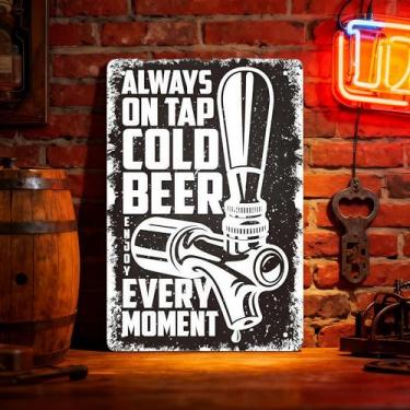 Imagem de 1 peça de arte de parede de metal de cerveja artesanal - Decoração de torneira vintage para Man Cave Bar, placa rústica de cerveja fria e bons amigos com detalhe de tampa de garrafa, preta