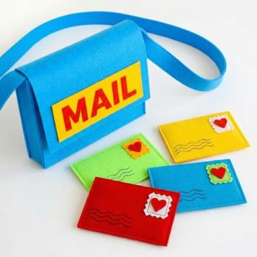 Imagem de Libima Valentine Felt Mailbox with Envelopes for Kids Valentine Mail Bag 10 x 8 Inches for Boys Girls for Party Favors, Classroom Activities Exchange Gifts, Greeting Cards, Postman Game(Blue)