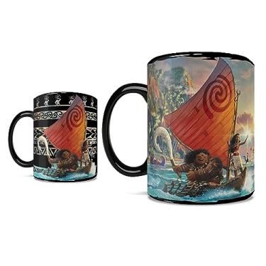 Imagem de Morphing Mugs Disney - Moana - Demigod Maui com Heihei e TeFiti - Uma caneca de pista sensível ao calor de 473 ml - Imagem completa revelada quando um líquido quente é adicionado