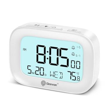 Imagem de Geevon Despertador de viagem pequeno, despertadores digitais para quartos, escritório em casa, relógio de mesa operado por bateria com tela grande de 7,6 cm, 2 alarmes, luz de fundo de 5s, soneca