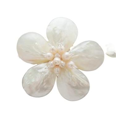 Imagem de Colar com 3 fios de pérola branca de água doce e concha natural