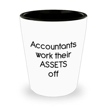Imagem de Copos de shot para trocadilhos de contabilidade – Os contadores trabalham com seus ativos – ideia de de Natal ou aniversário