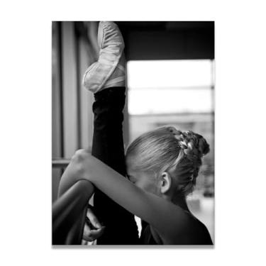 Imagem de Quadro de parede normal para decoração de quarto de meninas dançarina de balé para quarto preto e branco com decorações de casa arte para paredes de casa arte de parede para quarto arte em tela 70 x