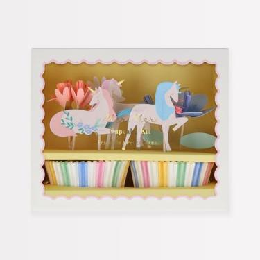 Imagem de Meri Meri Kit de cupcake Meadow Unicorns – 24 topos e estojos com desenhos de unicórnio e flores 3D, estojos listrados em pastel, detalhes de folha dourada, palitos de madeira, perfeitos para festas