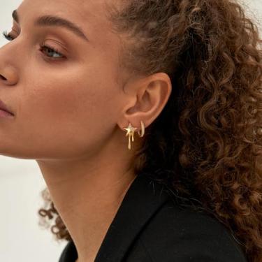 Imagem de Brincos femininos dourados de pentagrama de cera de gotejamento delicados, hipoalergênicos, joias modernas