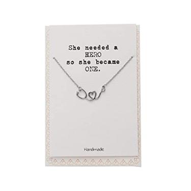 Imagem de Quinnlyn & Co. Colar de coração estetoscópio, presentes de enfermeira de Ação de Graças para mulheres, joias médicas com cartão de felicitações inspirador, corrente ajustável 100% feita à mão 40,6 cm