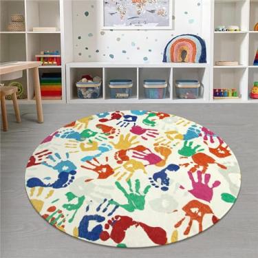 Imagem de STARUIA Tapete redondo grande para sala de aula 1,8 m, tapete circular colorido para berçário, tapete infantil lavável para sala de jogos, tapete circular macio com impressões de mãos e pegadas para