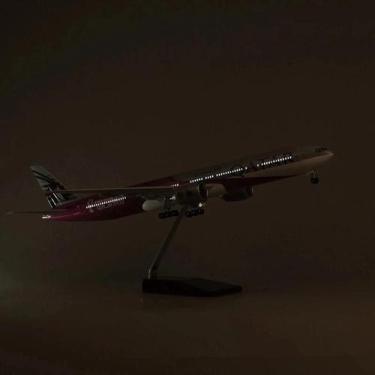 Imagem de Avião de Brinquedo Modelo Catar Airways B777 - 47cm - Com Base de Exib