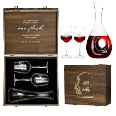 Imagem de AW BRIDAL Mr and Mrs Gifts Presentes de casamento, aniversário romântico, presentes de noivado para casais presentes de chá de panela - Decantador de vinho com taças de vinho Mr Mrs Wine, caixa de lembrança de madeira gravada