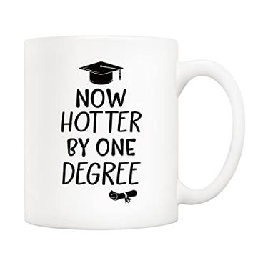 Imagem de 5Aup Caneca de café Now Hotter by One Degree, melhor presente de formatura para graduação universitária e ensino médio, copos de 325 ml