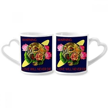 Imagem de Love Will Never Die Skull Conjunto de canecas de porcelana para casais, coração e coração