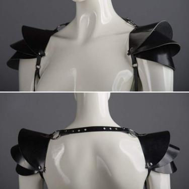 Imagem de Retro armadura medieval ombro viking guerreiro armadura de couro almofadas ombro renascentista halloween cosplay traje essories para mulher