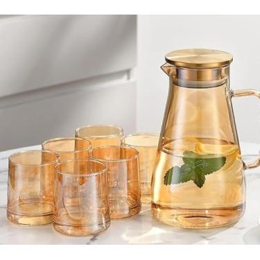 Imagem de Jarra de Vidro Borossilicato com Tampa + 6 Copos em Vidro. Garrafa de Água de Vidro, Resistente ao Calor, Fácil de Limpar, com Alça. Útil p/Bebidas Quentes/Frias - Água, Suco, Chás. 1,8L (Gold/Ambar)