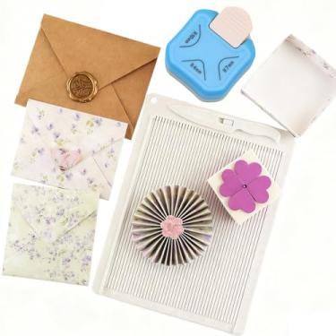 Imagem de CYFUN Design 2 peças/conjuntos de mini placa de pontuação e perfurador de canto para artesanato em papel, quadro de pontuação multiuso de 16,3 x 21,6 cm com pasta de osso para artesanato, fazer